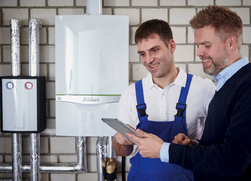 Ecowatt Kundin mit ihrer Wärmepumpe